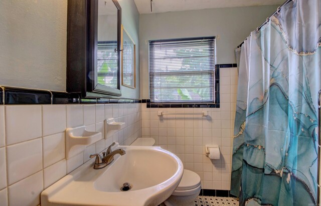 111 Greenland Cv, Little Rock, AR 72204 - full bathroom featuring tile walls, curtained shower, and a wainscoted wall