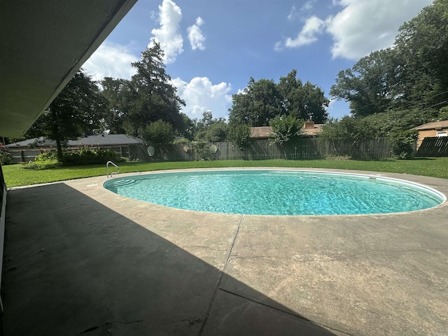 4 Jullian Cir, Dumas, AR 71639 - view of swimming pool featuring a fenced backyard and a patio area
