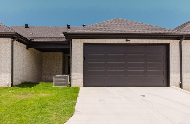 127 Edgewood Cir, Little Rock, AR 72223 - view of front facade featuring brick siding, driveway, and an attached garage