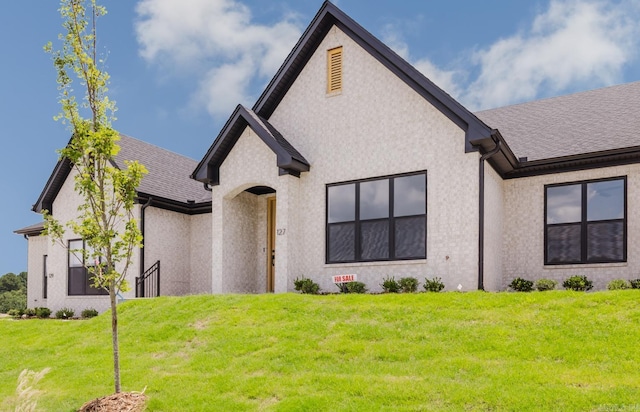 127 Edgewood Cir, Little Rock, AR 72223 - view of front facade with a front yard and a shingled roof