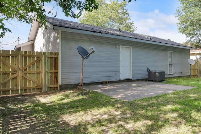 1607 W Washington Ave, Jonesboro, AR 72401 - rear view of property featuring a patio