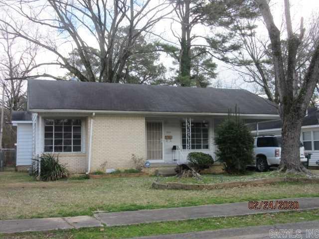 3405 Wynne St, Little Rock, AR 72204 - single story home with brick siding and a front yard