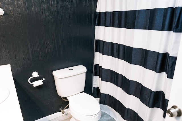 1700 Chitwood St, Benton, AR 72019 - full bath with toilet and curtained shower