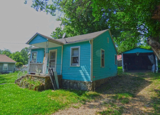 102 E Second St, Hardy, AR 72542 - bungalow with a front yard