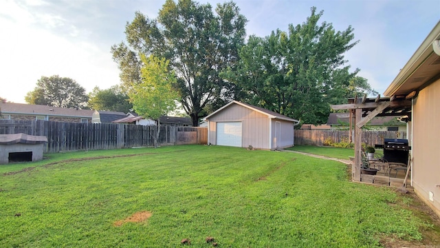 81 Pheasant Run Dr, Cabot, AR 72023 - fenced backyard with a garage and an outbuilding