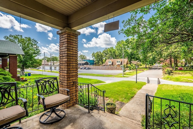 127 W F Ave, North Little Rock, AR 72116 - covered porch with a lawn