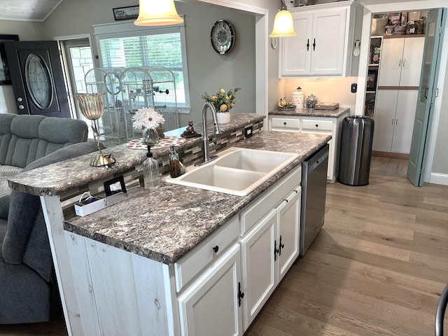 758 Barren Fork Rd, Mount Pleasant, AR 72561 - kitchen with dishwasher, light wood finished floors, an island with sink, white cabinets, and crown molding