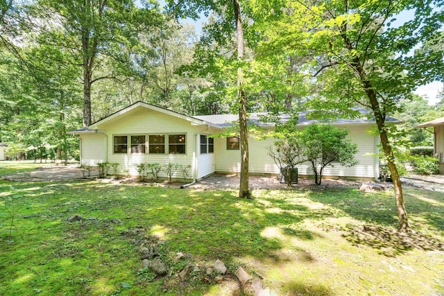 1 Bahia Ln, Hot Springs Village, AR 71909 - view of front of home featuring a front lawn