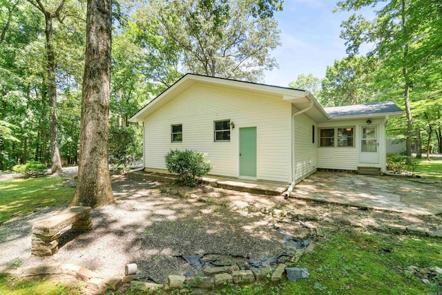 1 Bahia Ln, Hot Springs Village, AR 71909 - back of property with a patio