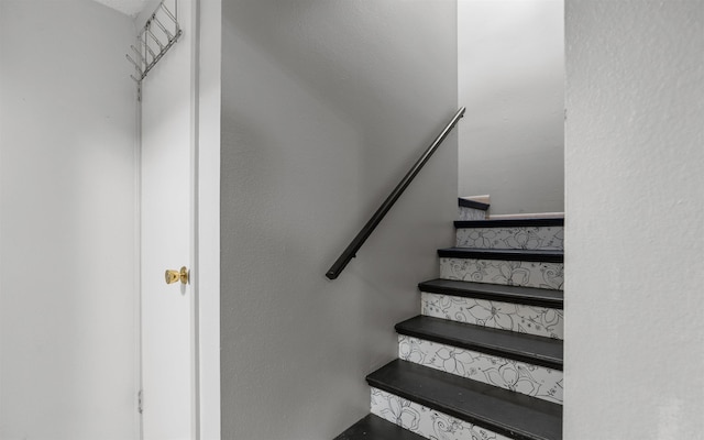 9 San Vincente Pl, Hot Springs Village, AR 71909 - view of staircase