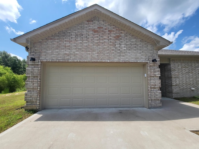 6413 Ram Rd, Mabelvale, AR 72103 - garage with concrete driveway