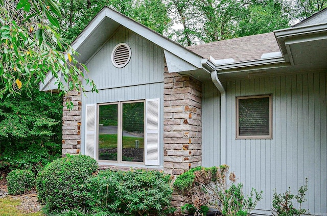 5 Lanza Ct, Hot Springs Village, AR 71909 - view of home's exterior featuring a shingled roof and stone siding
