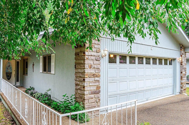 5 Lanza Ct, Hot Springs Village, AR 71909 - view of garage