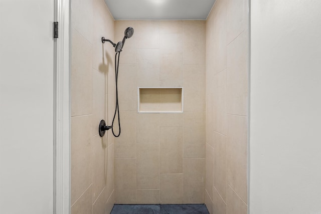120 Whitewood Dr, Sherwood, AR 72120 - bathroom featuring tiled shower