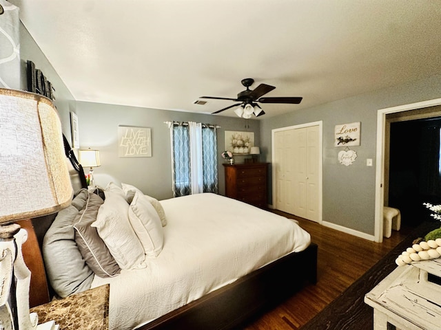 1912 W Arch Ave, Searcy, AR 72143 - bedroom with wood finished floors, a ceiling fan, and a closet
