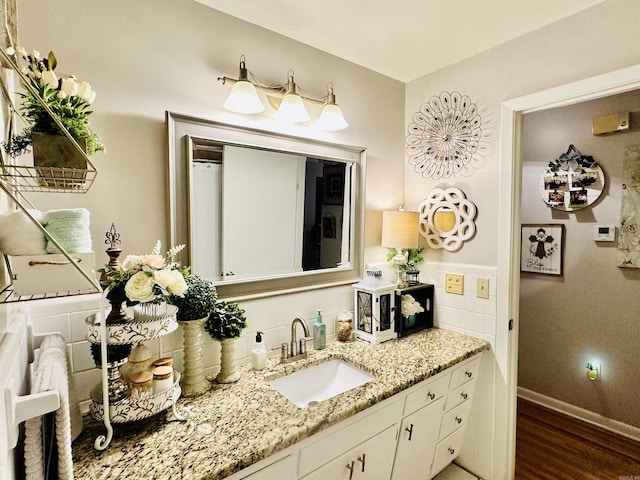 1912 W Arch Ave, Searcy, AR 72143 - bathroom with wood finished floors, vanity, and tasteful backsplash
