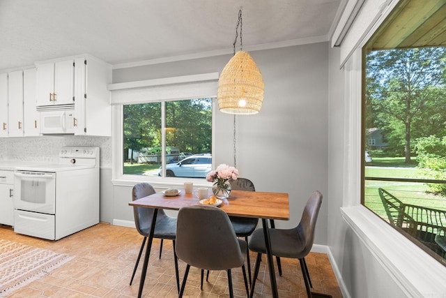 7616 Samples Rd, Benton, AR 72019 - dining area with crown molding