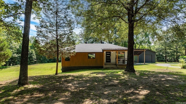 7616 Samples Rd, Benton, AR 72019 - view of front facade featuring a detached garage and a front yard