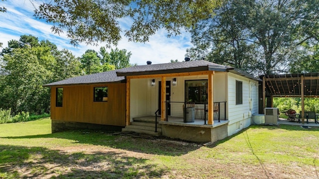 7616 Samples Rd, Benton, AR 72019 - view of front of home featuring a front lawn and a patio area