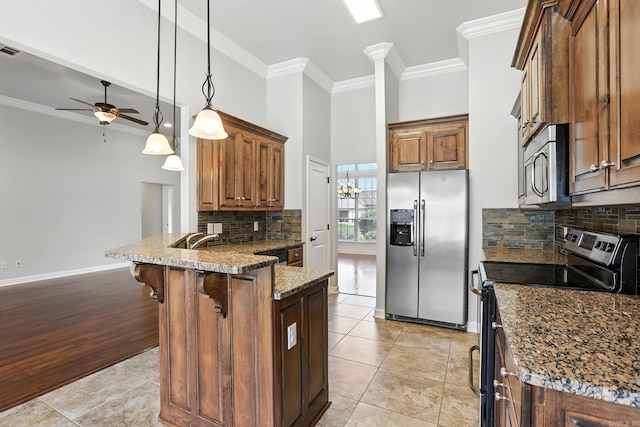 6137 Remington Dr, Bryant, AR 72022 - kitchen featuring appliances with stainless steel finishes, crown molding, ceiling fan, a peninsula, and light tile patterned floors