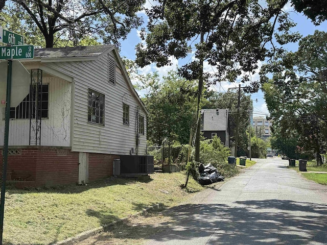 600 S Maple St, Little Rock, AR 72205 - view of property exterior with a central AC unit and a lawn
