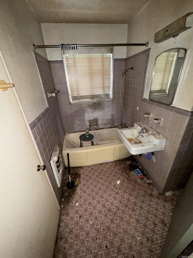 600 S Maple St, Little Rock, AR 72205 - bathroom featuring tile walls, shower / washtub combination, and tile patterned floors