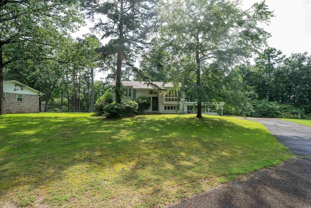 2128 Yamania Way, Heber Springs, AR 72543 - view of front of home featuring asphalt driveway