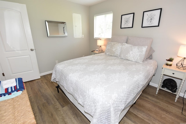 242 Lakeview Dr, Fairfield Bay, AR 72088 - bedroom with wood finished floors and baseboards