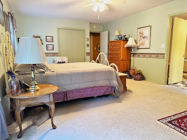 67 Powhatan Dr, Cherokee Village, AR 72529 - carpeted bedroom featuring a closet, a textured ceiling, and a ceiling fan