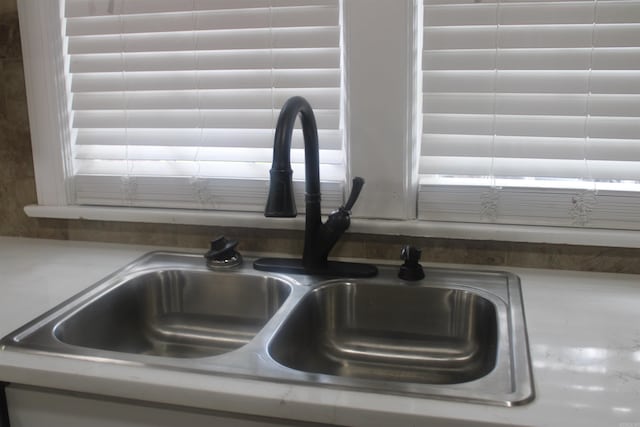 1300 W 28th Ave, Pine Bluff, AR 71603 - kitchen view of a sink