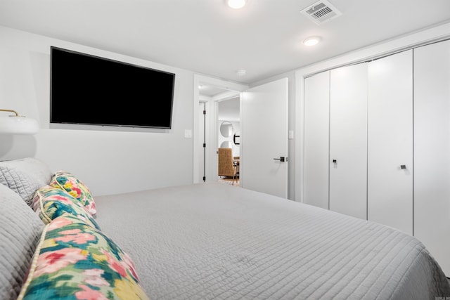 1113 Twin Points Rd, Hot Springs, AR 71913 - bedroom with a closet and recessed lighting