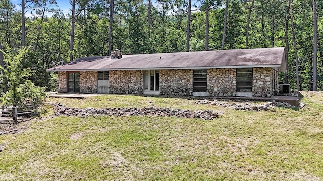 278 Trap Mountain Rd, Hot Springs, AR 71913 - view of front of property with stone siding, a chimney, and a front yard