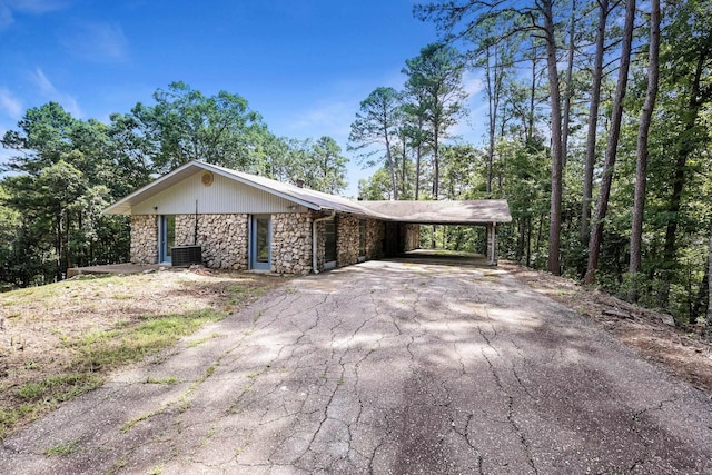 278 Trap Mountain Rd, Hot Springs, AR 71913 - view of front of house with driveway and stone siding