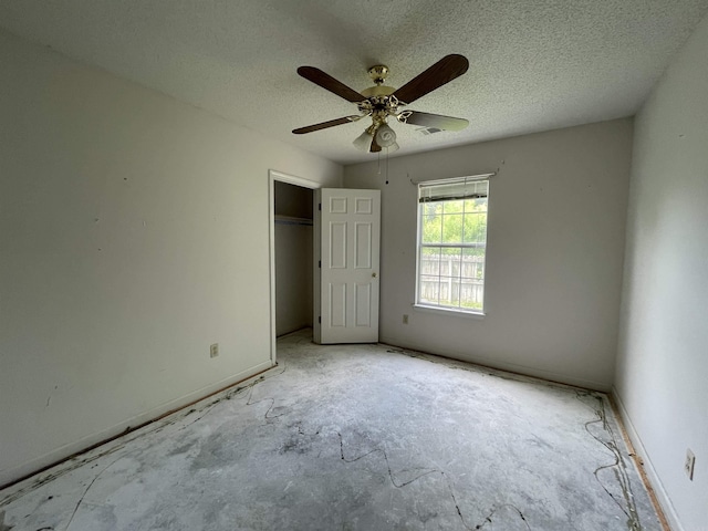 3806 Winterbrook Dr, Benton, AR 72015 - unfurnished bedroom featuring a textured ceiling, a closet, and ceiling fan