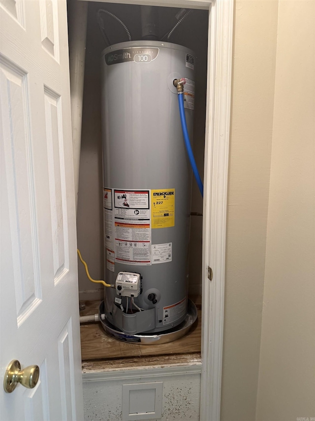 609 Scenic Vly, Heber Springs, AR 72543 - utility room featuring gas water heater