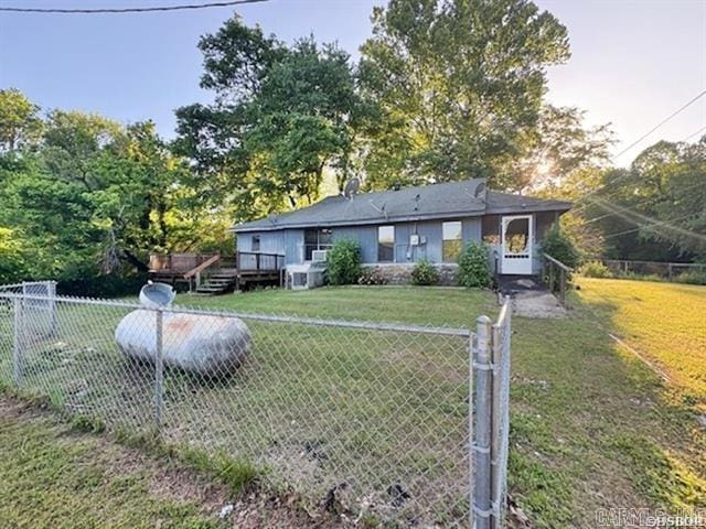 6430 Park Ave, Hot Springs, AR 71901 - view of front of house featuring a wooden deck and a fenced backyard