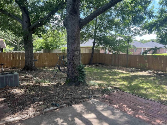 11 Laura Ln, Conway, AR 72034 - fenced backyard with a patio area
