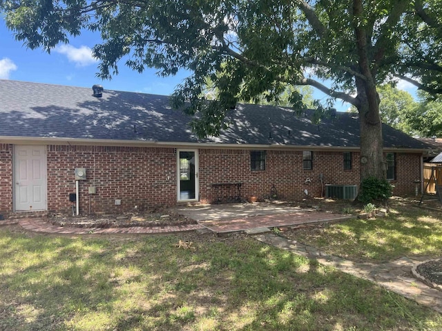 11 Laura Ln, Conway, AR 72034 - back of property featuring a lawn, a patio, and brick siding