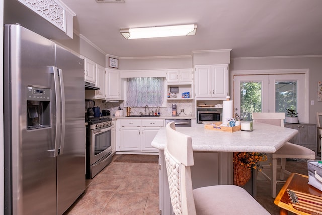 4203 Glenda Ln, Benton, AR 72019 - kitchen featuring appliances with stainless steel finishes, a breakfast bar, white cabinetry, and crown molding