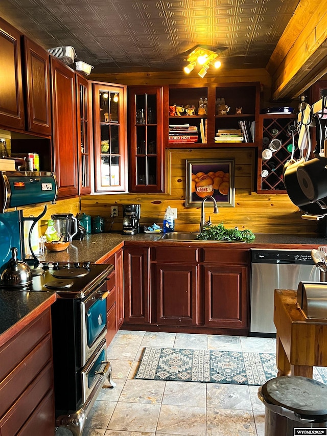 kitchen with stainless steel appliances, light tile floors, and sink