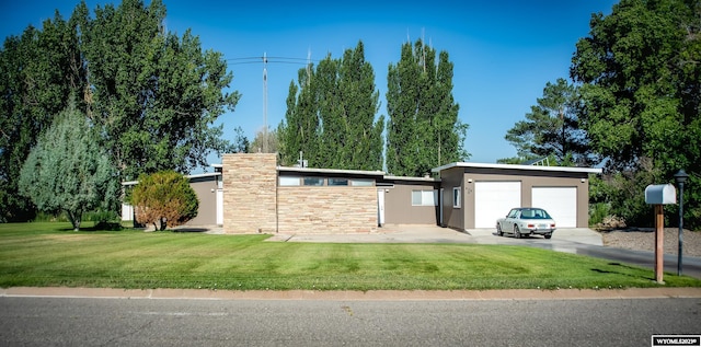 ranch-style house featuring a front yard and a garage