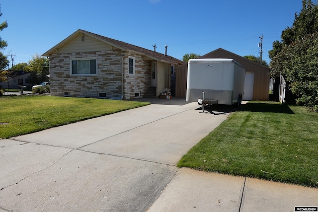 view of front of house featuring a front yard