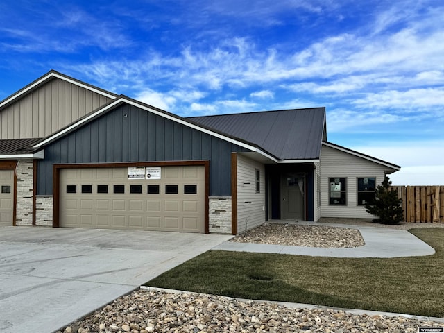 view of front of property featuring a garage