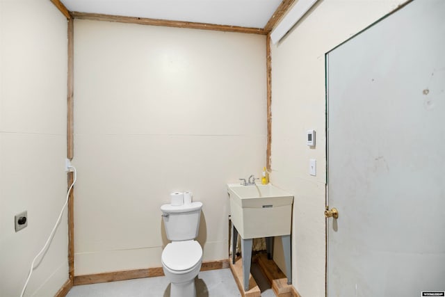 bathroom featuring toilet