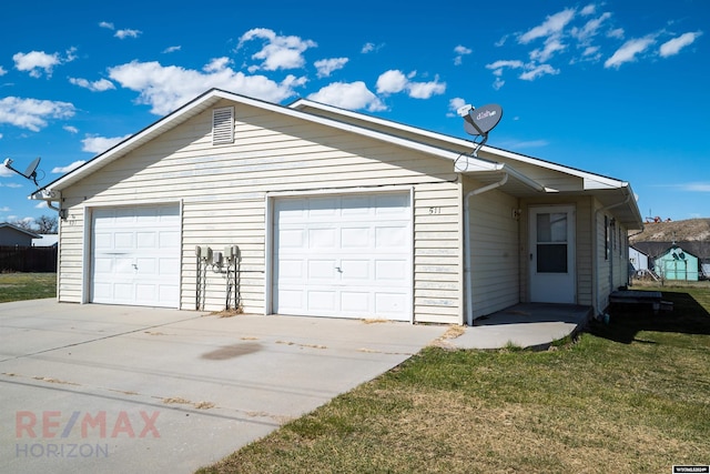 view of front of house with a front lawn and a garage