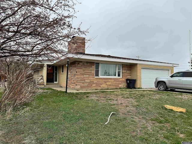 view of front facade with a garage and a front lawn