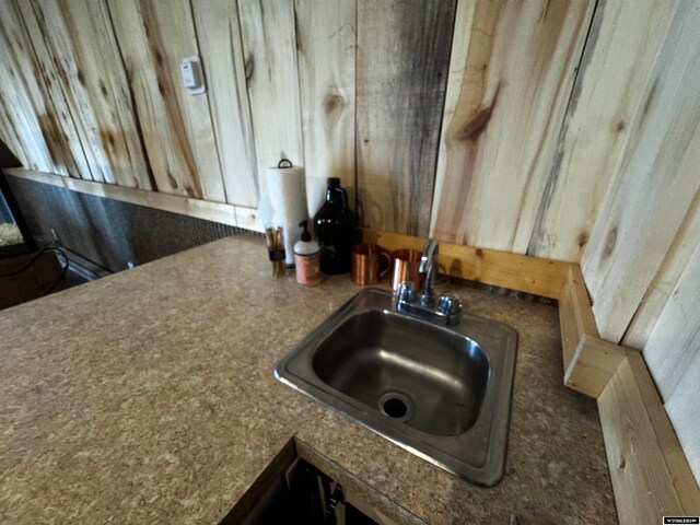 kitchen featuring sink