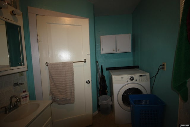 laundry area with washer / clothes dryer and sink