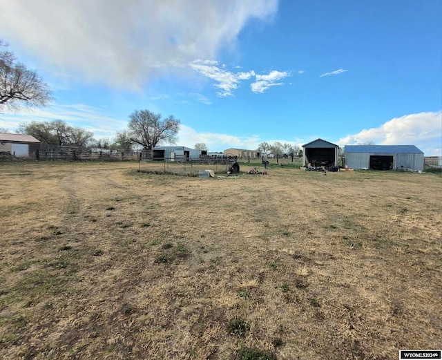 view of yard featuring an outbuilding