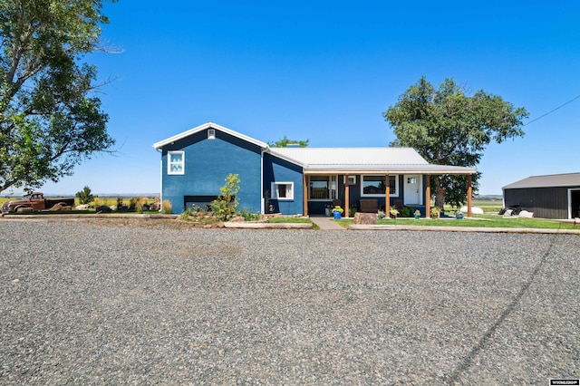 single story home featuring a porch